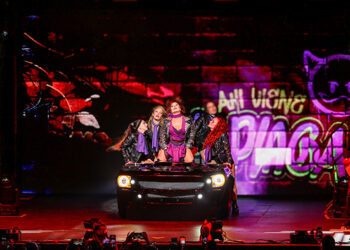 Los Angeles, CA.- Febrero 23, 2025, Cantautora Mexicana Alejandra Guzman presentandose en el Peacock Theatre.