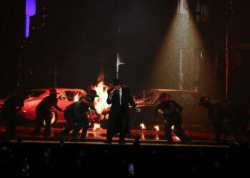 Anaheim, CA.- Mayo 1, 2025, Cantautor Puertoriqueno Raul Alejandro Ocasio Ruiz (Rauw Alejandro) en el escenario del Honda Center de Anaheim como parte de su gira Cosa Nuestra Tour 2025